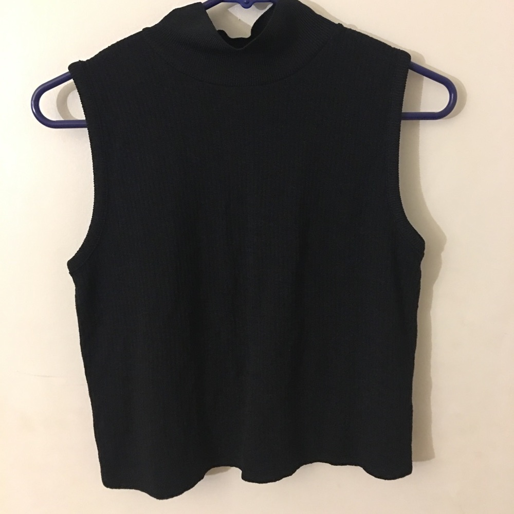Black crop top